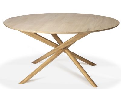 Runder Esstisch aus Eiche im Mikado-Design von Ethnicraft mit markantem, gekreuztem Holzfuß.